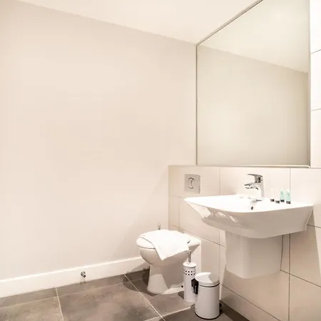 Modern 3 Bedroom Manchester Apartment Extérieur photo