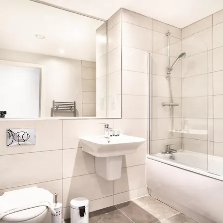 Modern 3 Bedroom Manchester Apartment Extérieur photo