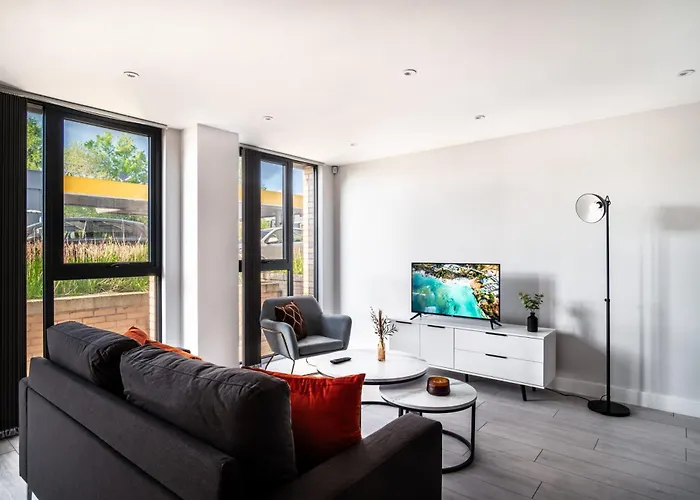 Modern 3 Bedroom Manchester Apartment