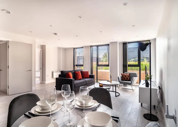 Modern 3 Bedroom Manchester Apartment